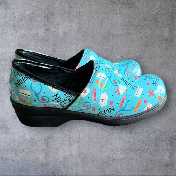 Savvy Women's Brandy Love a Nurse Mint Patent Leather Nursing Clogs - NWOT - Picture 2 of 5
